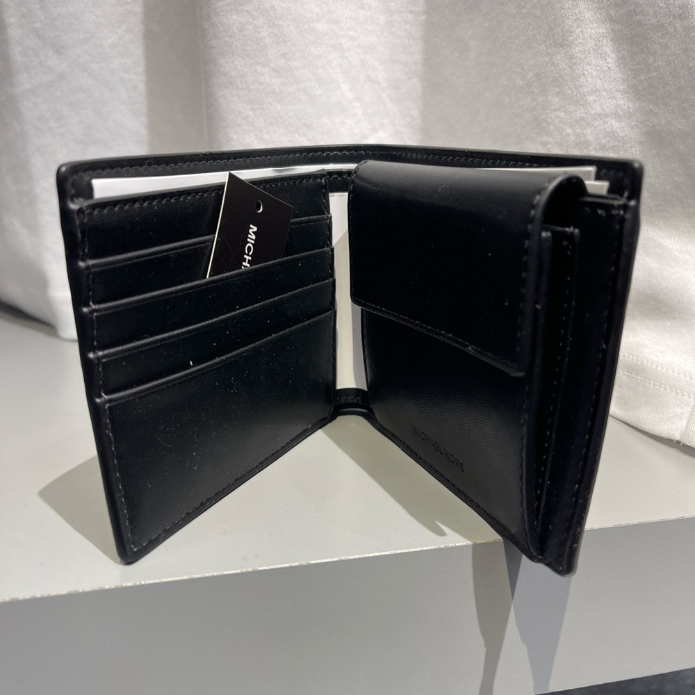 MICHAEL KORS Cyrus Snake Embossed Billfold Wallet With Coin Pouch
Driftwood
NWT - Picture 15 of 16